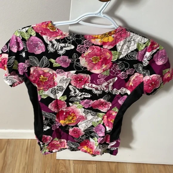 Scrub top - Picture 2 of 3
